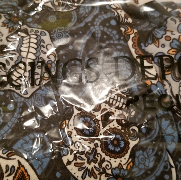 Skull Leggings Buttery Soft - Picture 4 of 4